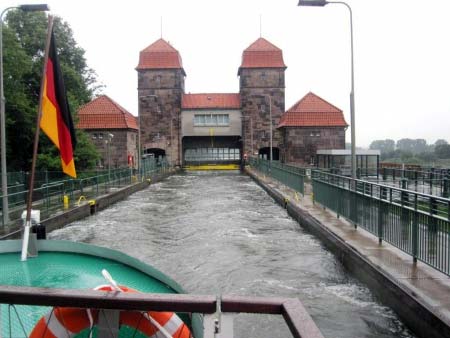 Mittelkanal Schachtschleuse