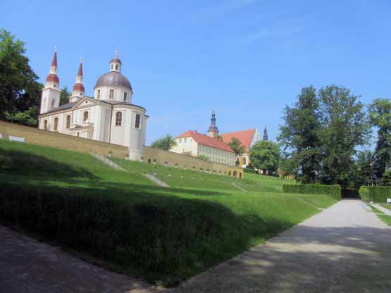 Eine zweite prächtige Kirche