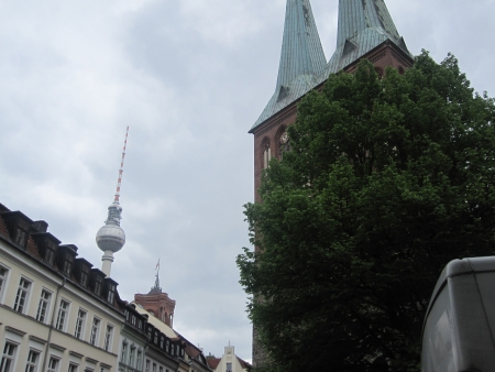 Nikolaikirche mit Fernsehturm