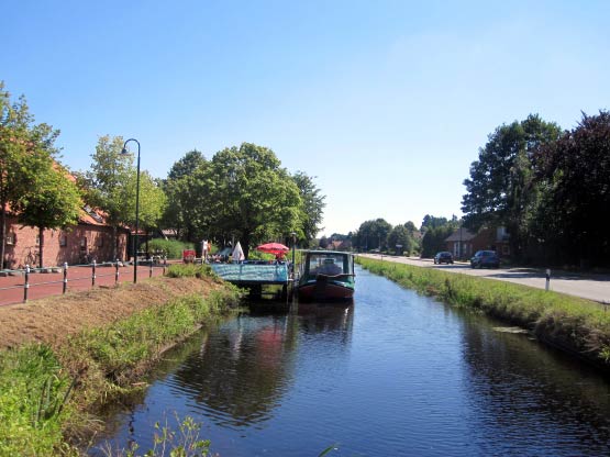 Pfannkuchenschiff auf Kanal