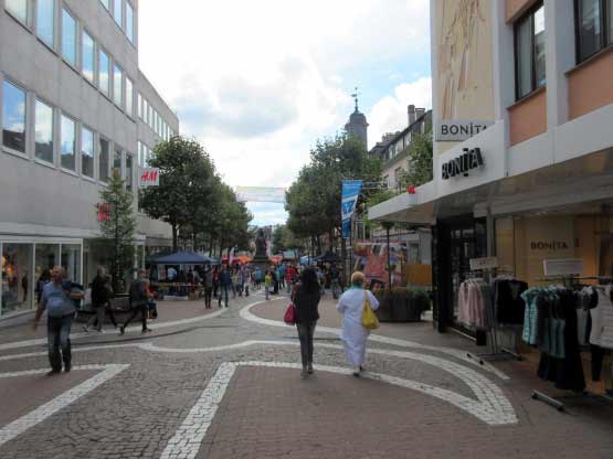 Schön gestaltete Bummelzone
