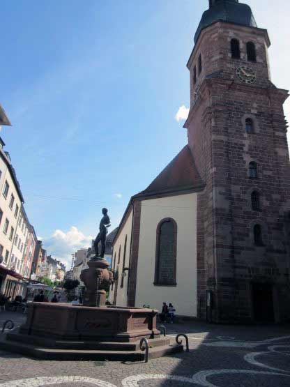 Brunnen und Denkmal