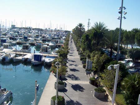 Promenade am Segelhafen