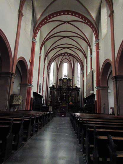 Im Innern der Basilika