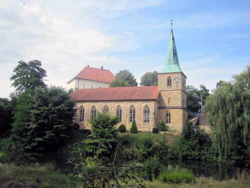 Schney: Kirche und Schloss