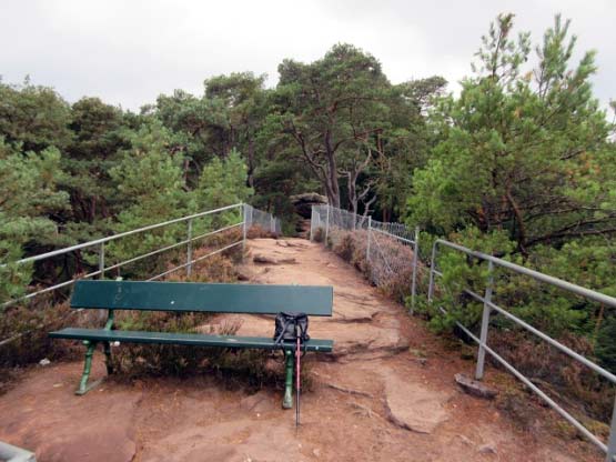 Bank auf dem Schwalbenfelsen