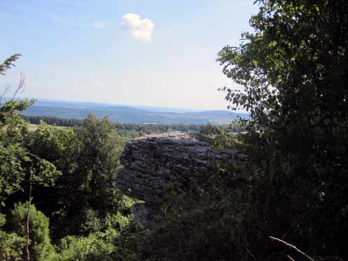 Überhängender Felsen