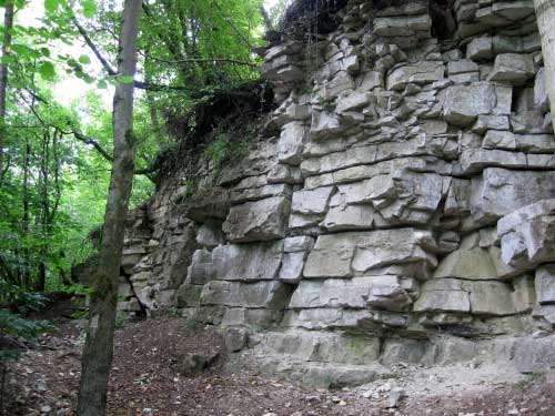 Felsenwand auf halber Höhe des Staffelberges
