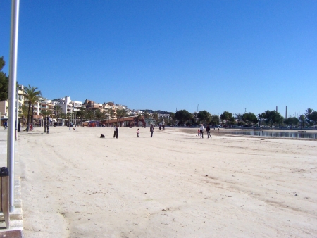 Traumhaft breiter Sandstrand in Port d'Alcudia