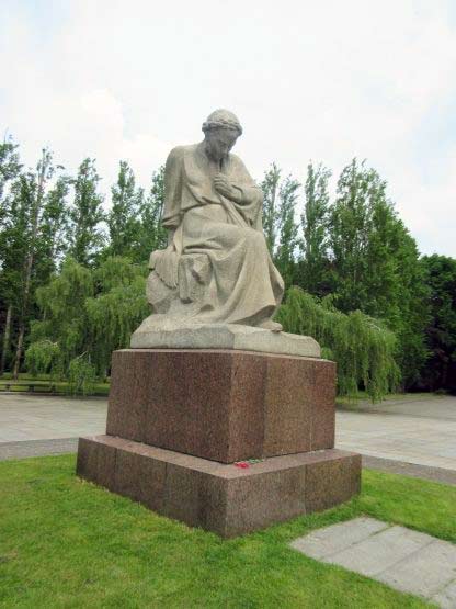 Statue Mutter Heimat