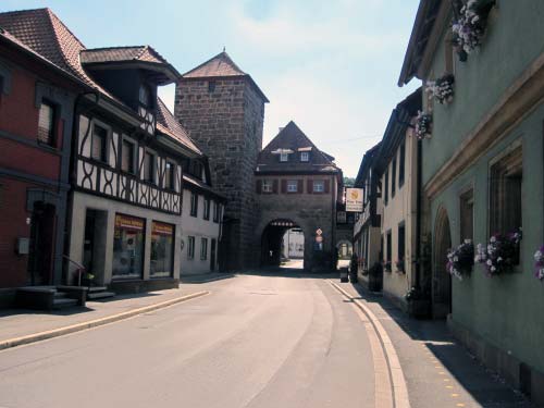 Oberes Stadttor mit Stadtturm